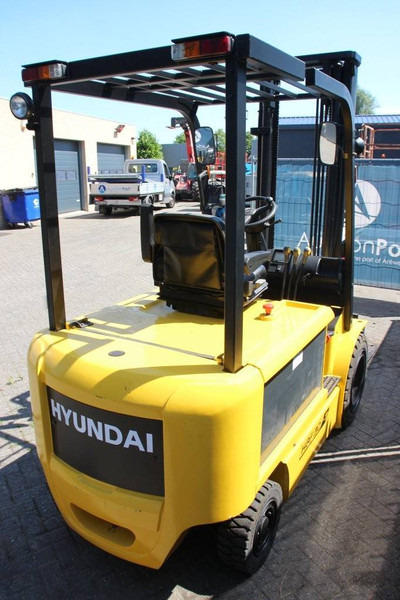 Hyundai HBF 32-7 - Carretilla elevadora eléctrica: foto 5 Hyundai HBF 32-7 - Carretilla elevadora eléctrica: foto 5