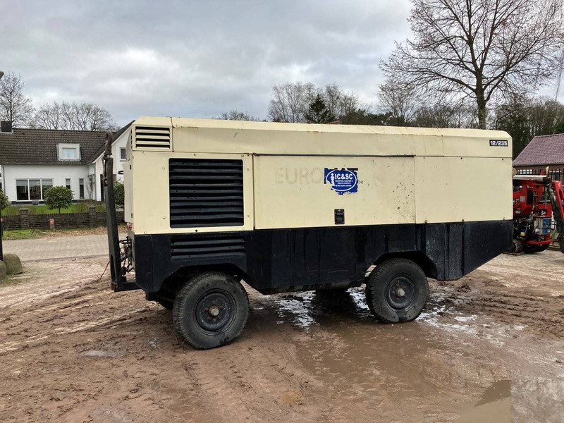 Ingersoll Rand 12/235 - Compresor de aire: foto 1 Ingersoll Rand 12/235 - Compresor de aire: foto 1