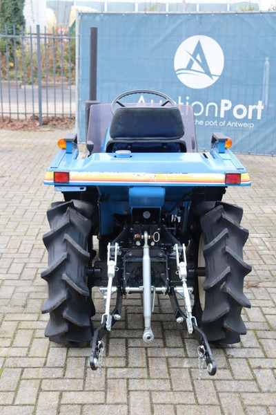 Iseki Landhope 140 - Tractor: foto 5 Iseki Landhope 140 - Tractor: foto 5