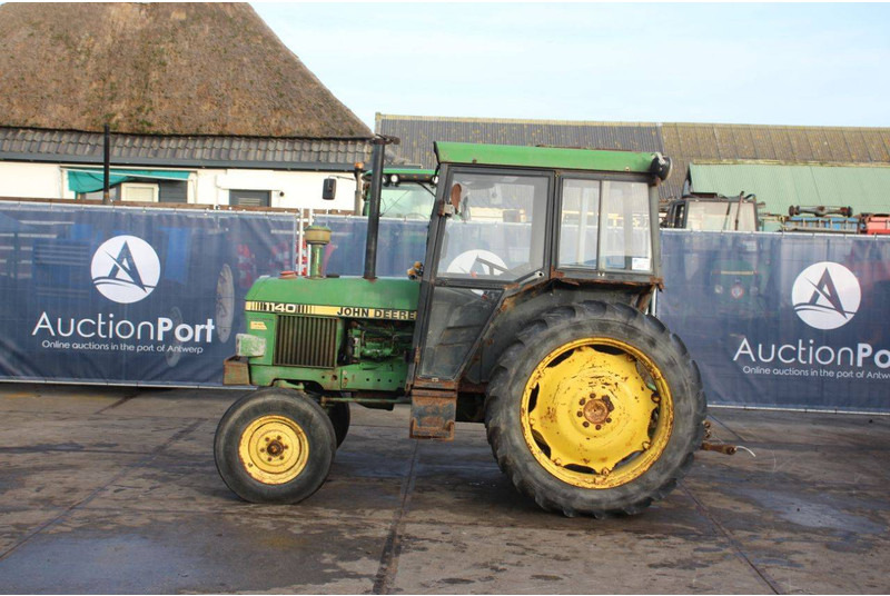 John Deere 1140 - Tractor: foto 2 John Deere 1140 - Tractor: foto 2