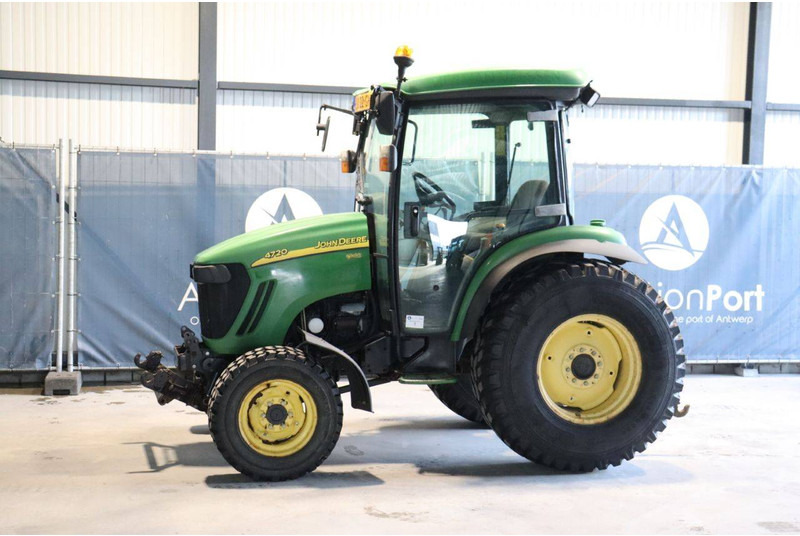John Deere 4720 - Tractor: foto 1 John Deere 4720 - Tractor: foto 1