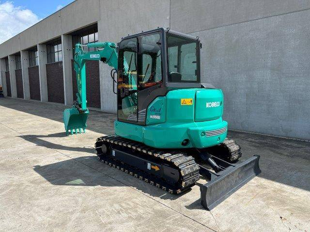 Excavadora de cadenas Kobelco SK55SRX-6: foto 6