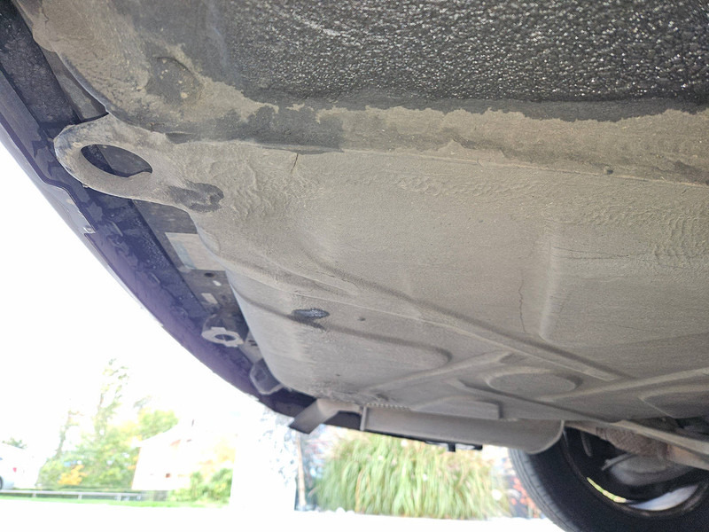 Sedan Mercedes-Benz E-Klasse (W210) _ 300 D Automatic: foto 9