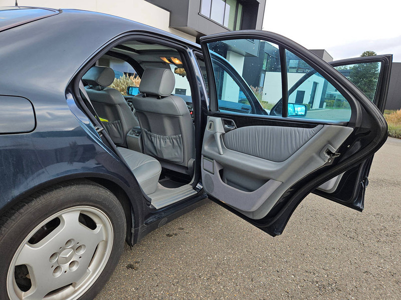 Sedan Mercedes-Benz E-Klasse (W210) _ 300 D Automatic: foto 17