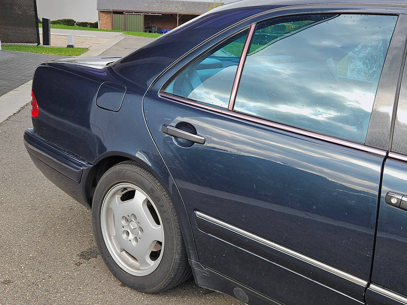 Sedan Mercedes-Benz E-Klasse (W210) _ 300 D Automatic: foto 6