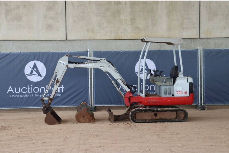 Takeuchi TB016 - Miniexcavadora: foto 1 Takeuchi TB016 - Miniexcavadora: foto 1