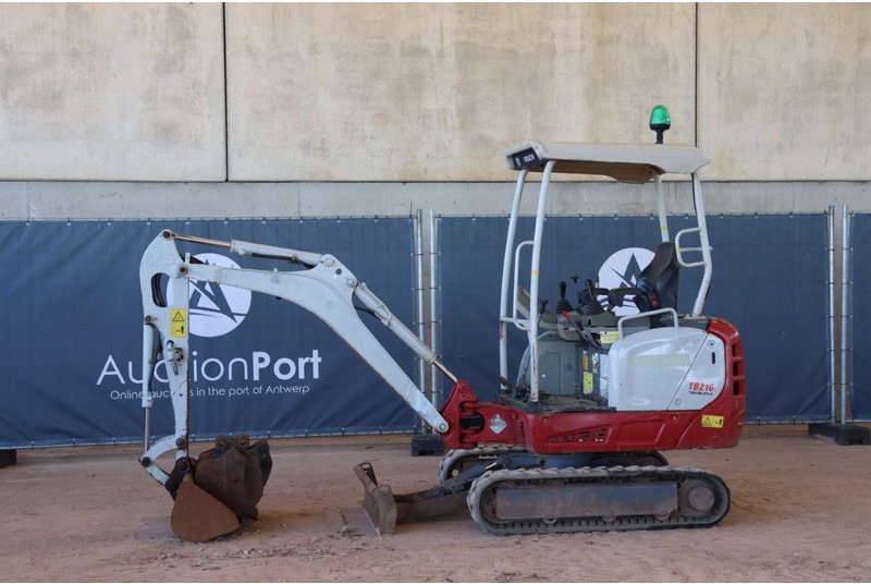 Takeuchi TB216 - Miniexcavadora: foto 1 Takeuchi TB216 - Miniexcavadora: foto 1