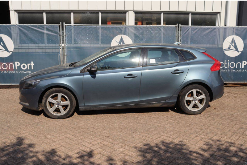 Volvo V40 D2 - Sedan: foto 2 Volvo V40 D2 - Sedan: foto 2