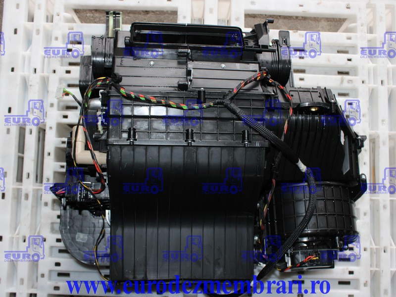 CARCASA SISTEM CLIMATIZARE MERCEDES ACTROS MP4 A9608305560 - Pieza de aire acondicionado para Camión: foto 2 CARCASA SISTEM CLIMATIZARE MERCEDES ACTROS MP4 A9608305560 - Pieza de aire acondicionado para Camión: foto 2