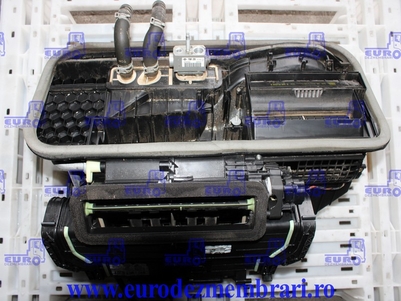 CARCASA SISTEM CLIMATIZARE MERCEDES ACTROS MP4 A9608305560 - Pieza de aire acondicionado para Camión: foto 1 CARCASA SISTEM CLIMATIZARE MERCEDES ACTROS MP4 A9608305560 - Pieza de aire acondicionado para Camión: foto 1