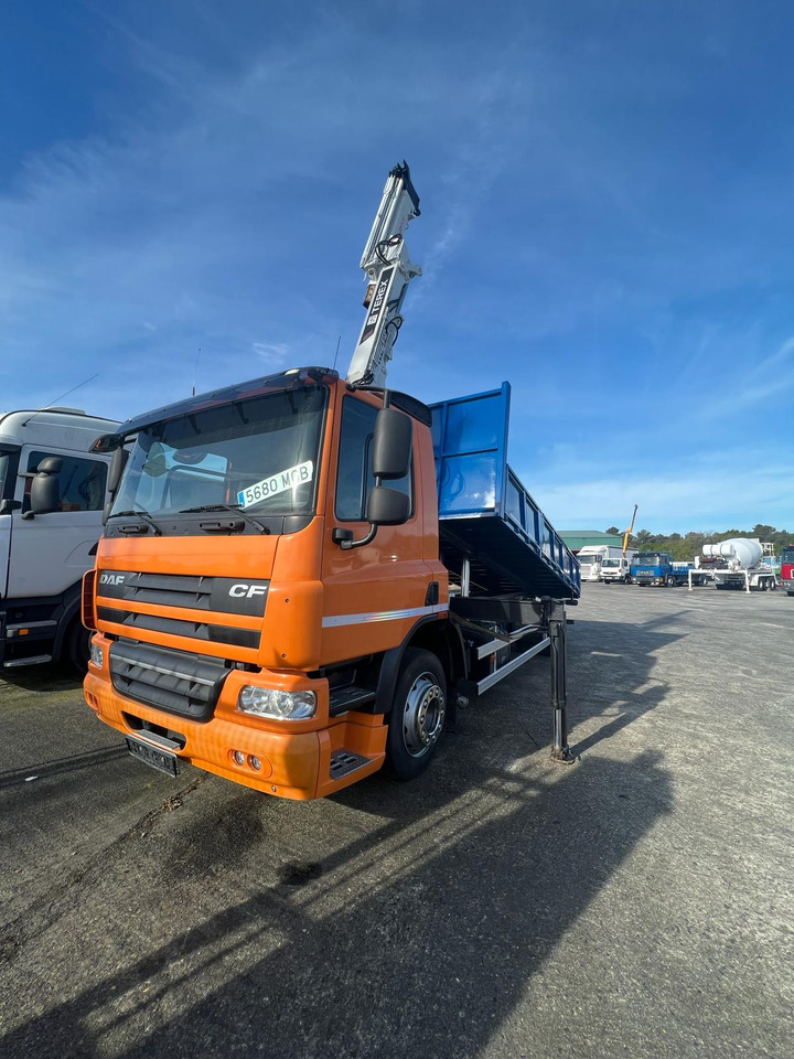 CAMION GRUA Y CAJA BASCULANTE DAF 65.250 - Camión volquete, Camión grúa: foto 1 CAMION GRUA Y CAJA BASCULANTE DAF 65.250 - Camión volquete, Camión grúa: foto 1