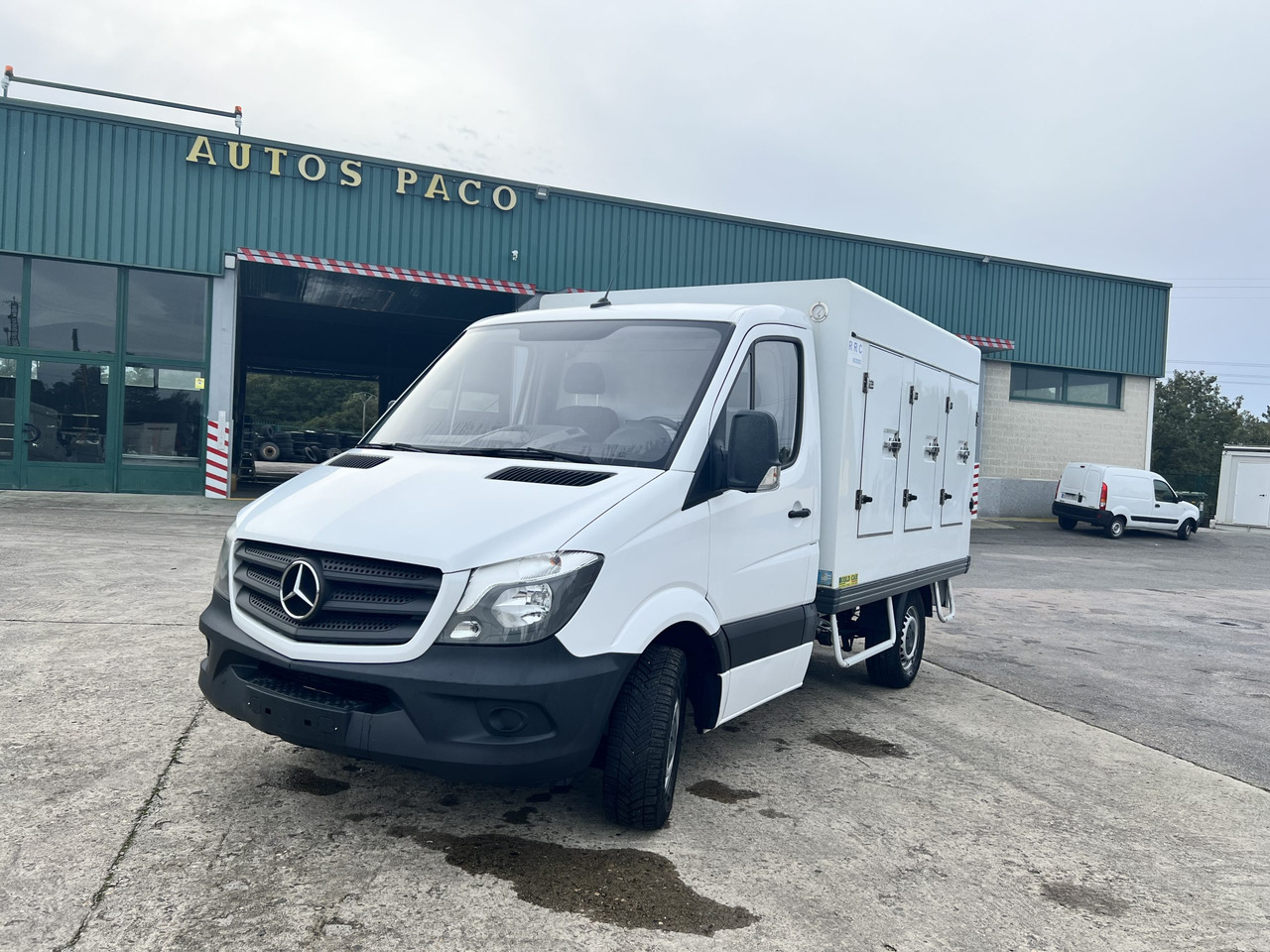 FUROGON HELADERO CON PLACAS MERCEDES Y IVECO - Furgoneta frigorifica: foto 5 FUROGON HELADERO CON PLACAS MERCEDES Y IVECO - Furgoneta frigorifica: foto 5