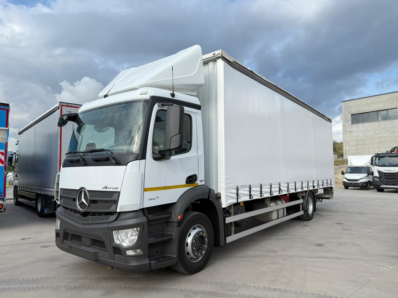 MERCEDES BENZ 18.27 Antos E6 (Tauliner) - Camión lona: foto 1 MERCEDES BENZ 18.27 Antos E6 (Tauliner) - Camión lona: foto 1