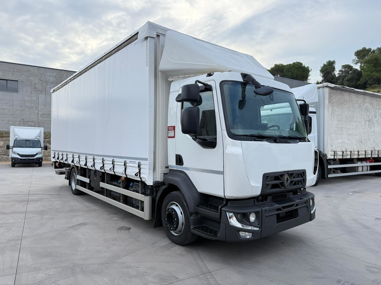 RENAULT D12.240 E6 (Tauliner) - Camión lona: foto 2 RENAULT D12.240 E6 (Tauliner) - Camión lona: foto 2