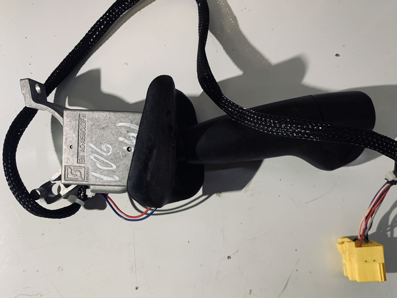 DAF 106 - Relé: foto 2 DAF 106 - Relé: foto 2