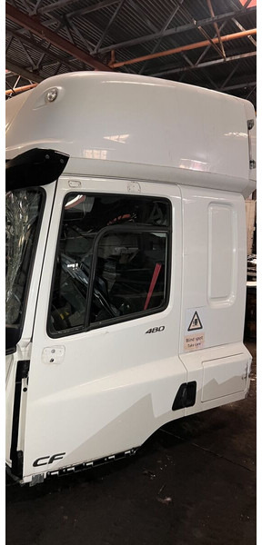 DAF CF - Puerta y piezas: foto 1 DAF CF - Puerta y piezas: foto 1