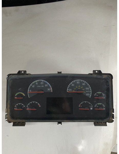 Volvo FL280 - Salpicadero: foto 1 Volvo FL280 - Salpicadero: foto 1