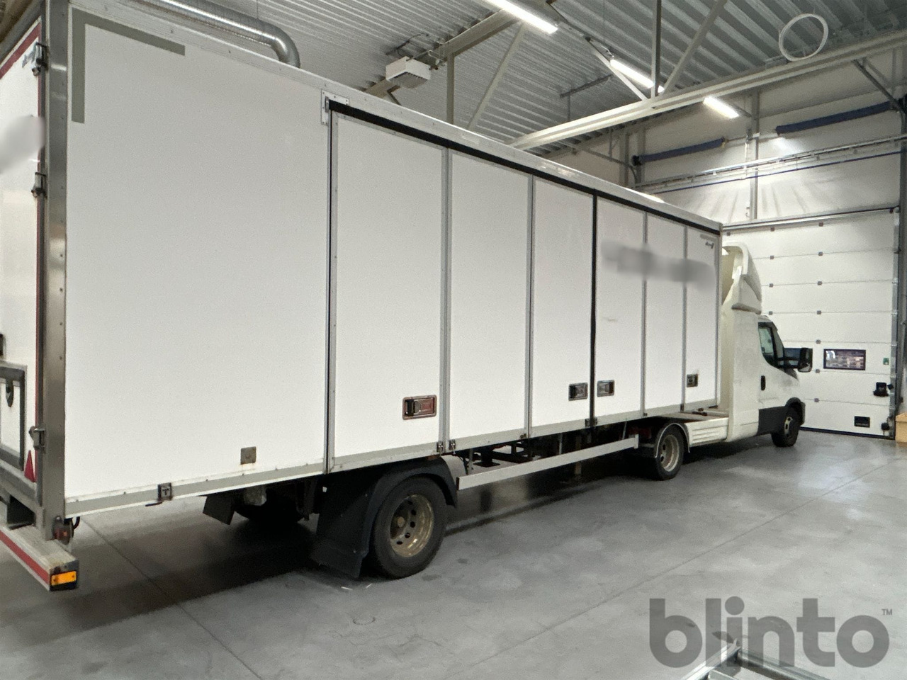 IVECO 40C18 BE - trailer - Cabeza tractora BE, Semirremolque caja cerrada: foto 3 IVECO 40C18 BE - trailer - Cabeza tractora BE, Semirremolque caja cerrada: foto 3