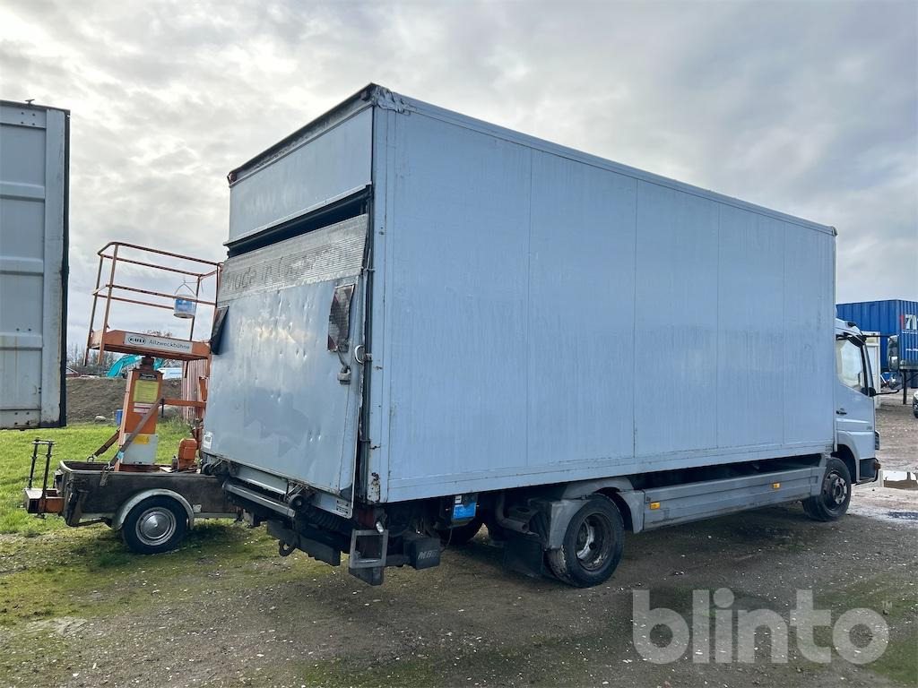Mercedes Benz 818L (2006) - Camión caja cerrada: foto 3 Mercedes Benz 818L (2006) - Camión caja cerrada: foto 3