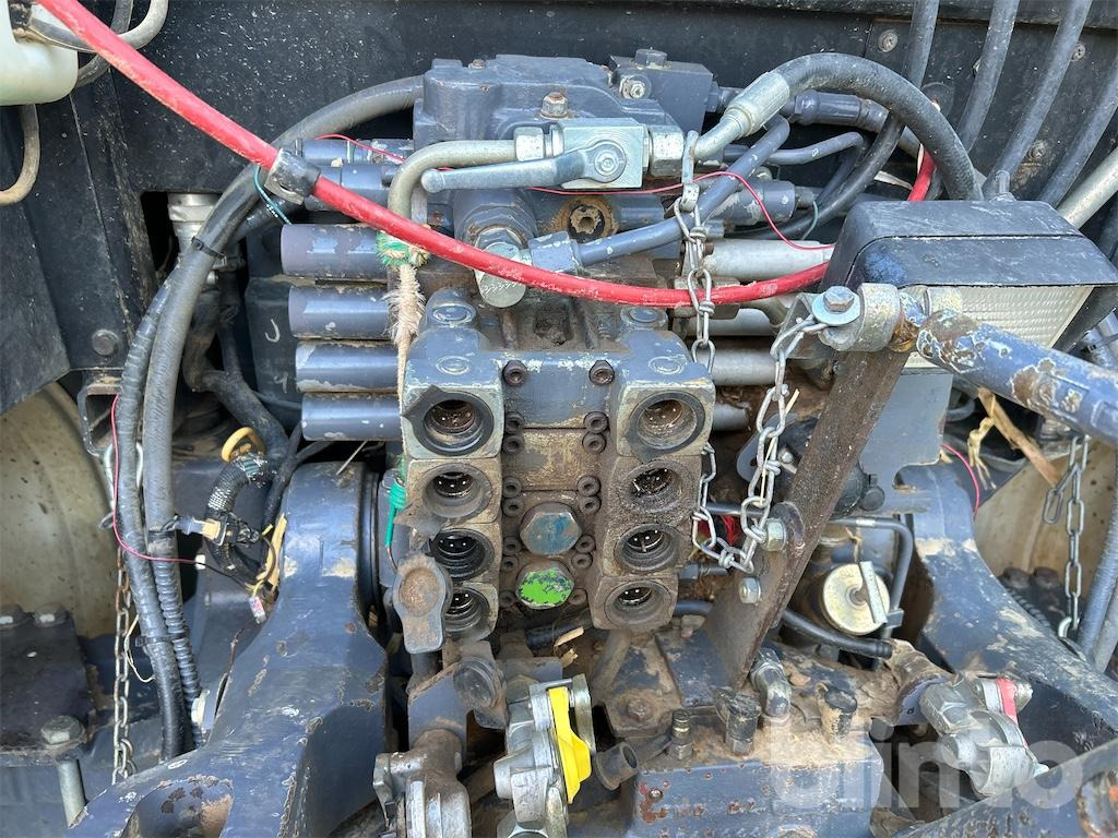 Tractor New Holland 8870 (1999): foto 35 Tractor New Holland 8870 (1999): foto 35