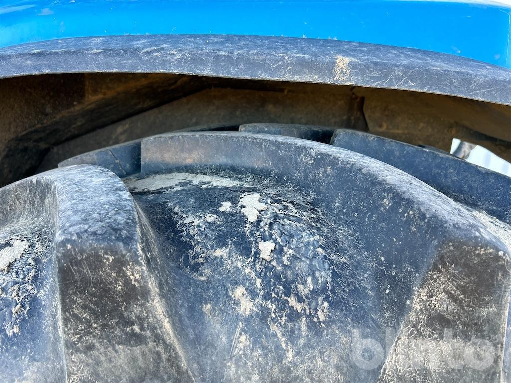 Tractor New Holland 8870 (1999): foto 28 Tractor New Holland 8870 (1999): foto 28