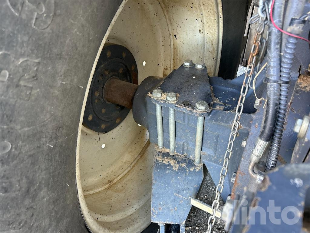 Tractor New Holland 8870 (1999): foto 30 Tractor New Holland 8870 (1999): foto 30