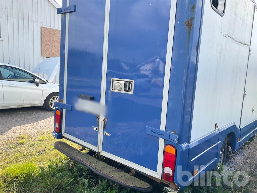RENAULT VAE4F2 - Camión para caballos: foto 3 RENAULT VAE4F2 - Camión para caballos: foto 3