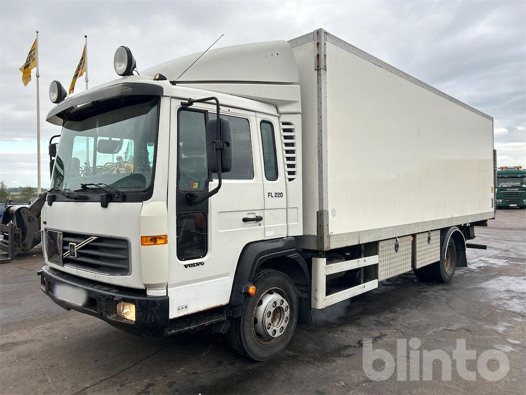 Volvo FL611 4x2 - Nybesiktigad - Camión caja cerrada: foto 1 Volvo FL611 4x2 - Nybesiktigad - Camión caja cerrada: foto 1