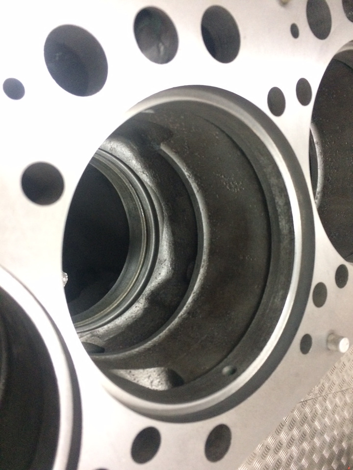 BASAMENTO MERCEDES OM457LA - Cárter: foto 2 BASAMENTO MERCEDES OM457LA - Cárter: foto 2