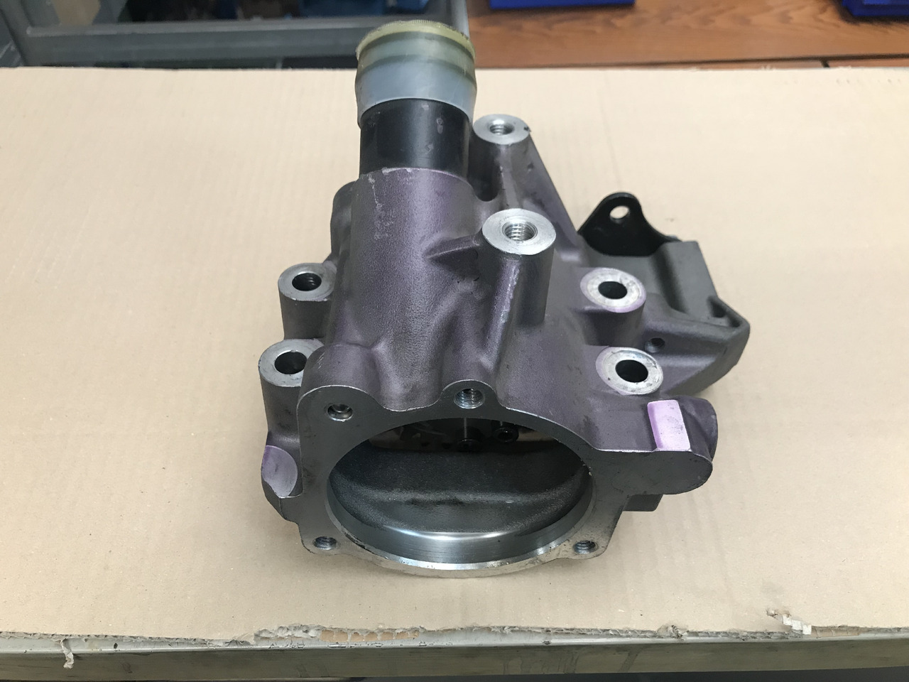 CARCASSA RIDUTTORE ASSEMBLAGGIO POMPA CARBURANTE ALTA PRESSIONE MAN 51385075020 - Sistema de combustible para Camión: foto 3 CARCASSA RIDUTTORE ASSEMBLAGGIO POMPA CARBURANTE ALTA PRESSIONE MAN 51385075020 - Sistema de combustible para Camión: foto 3