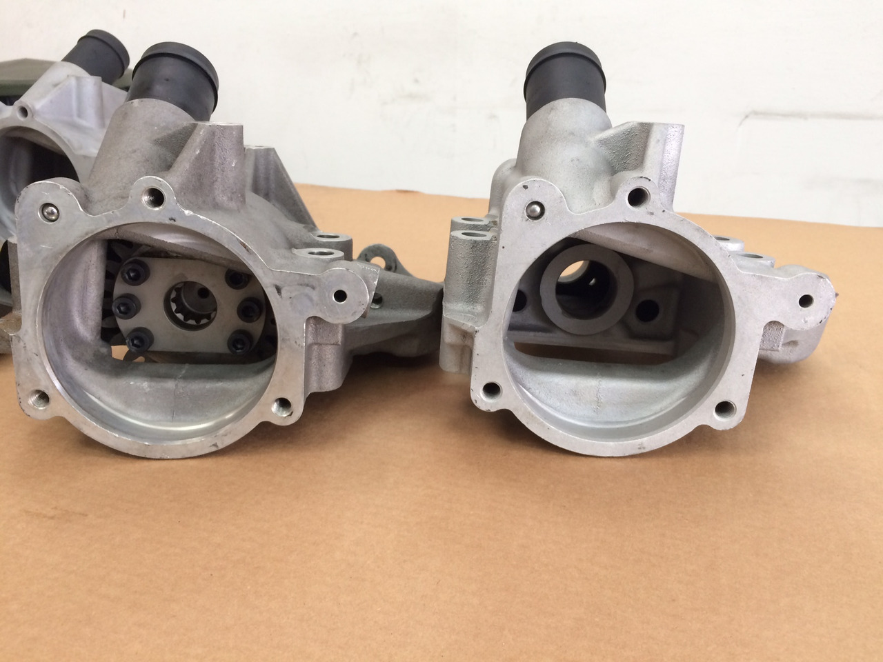 CARCASSA RIDUTTORE PER POMPA CARBURANTE ALTA PRESSIONE - MOTORI MAN D2066 / D2676 - Bomba de combustible para Camión: foto 4 CARCASSA RIDUTTORE PER POMPA CARBURANTE ALTA PRESSIONE - MOTORI MAN D2066 / D2676 - Bomba de combustible para Camión: foto 4