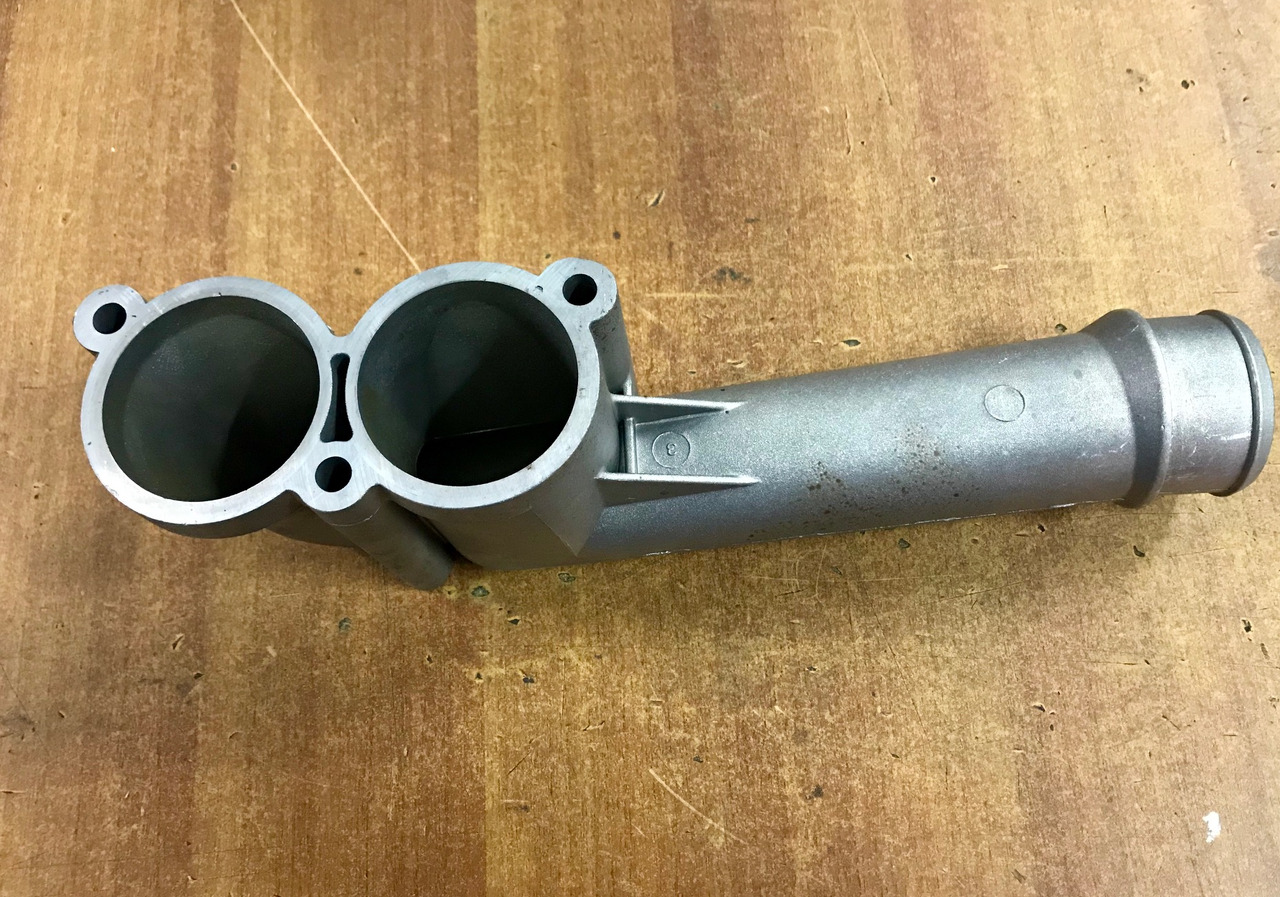 GOMITO LIQUIDO RAFFREDDAMENTO SU SCATOLA TERMOSTATO PER MOTORI MAN D2066 - D2676 - Sistema de refrigeración para Camión: foto 4 GOMITO LIQUIDO RAFFREDDAMENTO SU SCATOLA TERMOSTATO PER MOTORI MAN D2066 - D2676 - Sistema de refrigeración para Camión: foto 4