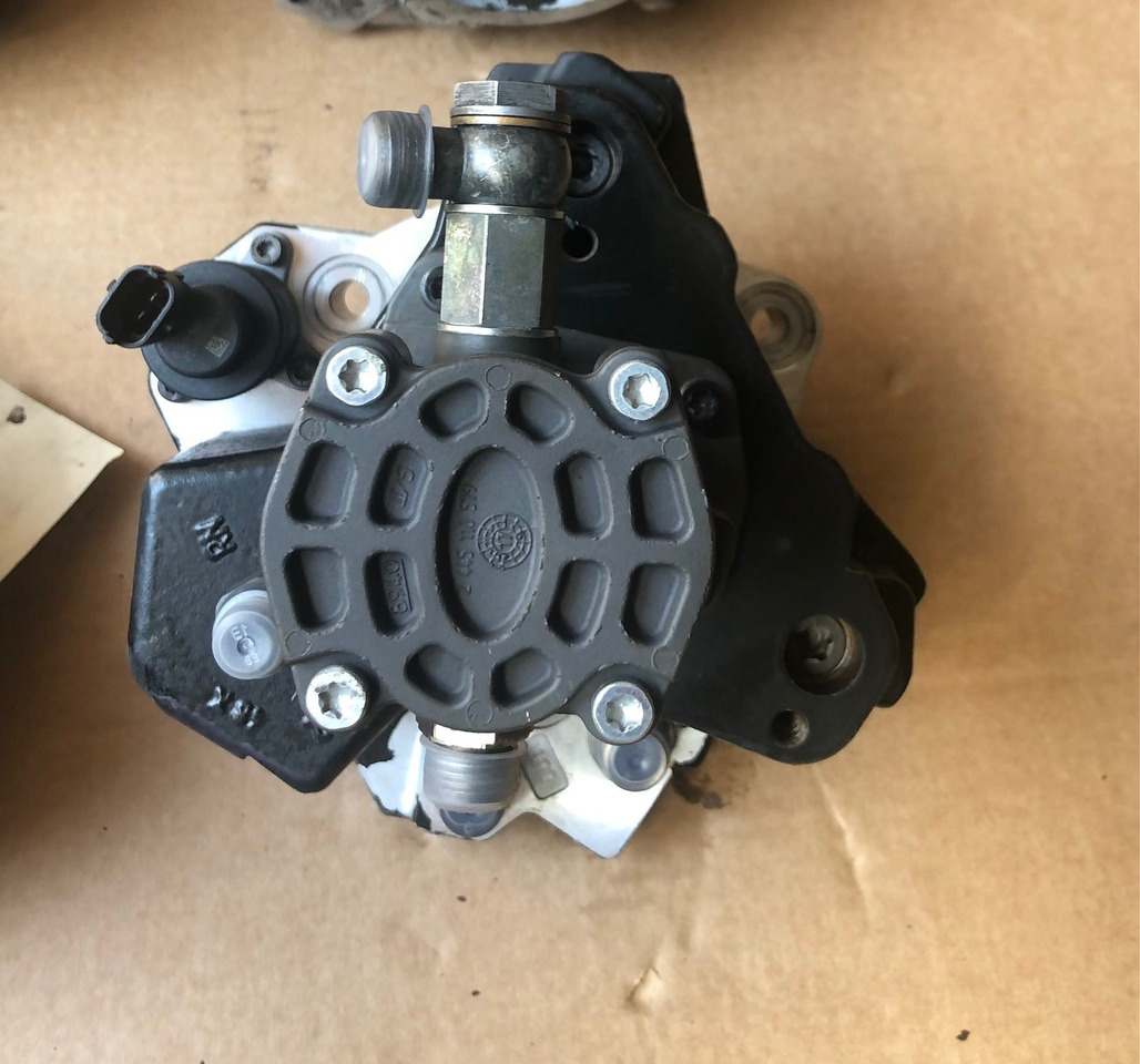 POMPA AD ALTA PRESSIONE BOSCH 0986437383 - Bomba de combustible para Camión: foto 4 POMPA AD ALTA PRESSIONE BOSCH 0986437383 - Bomba de combustible para Camión: foto 4