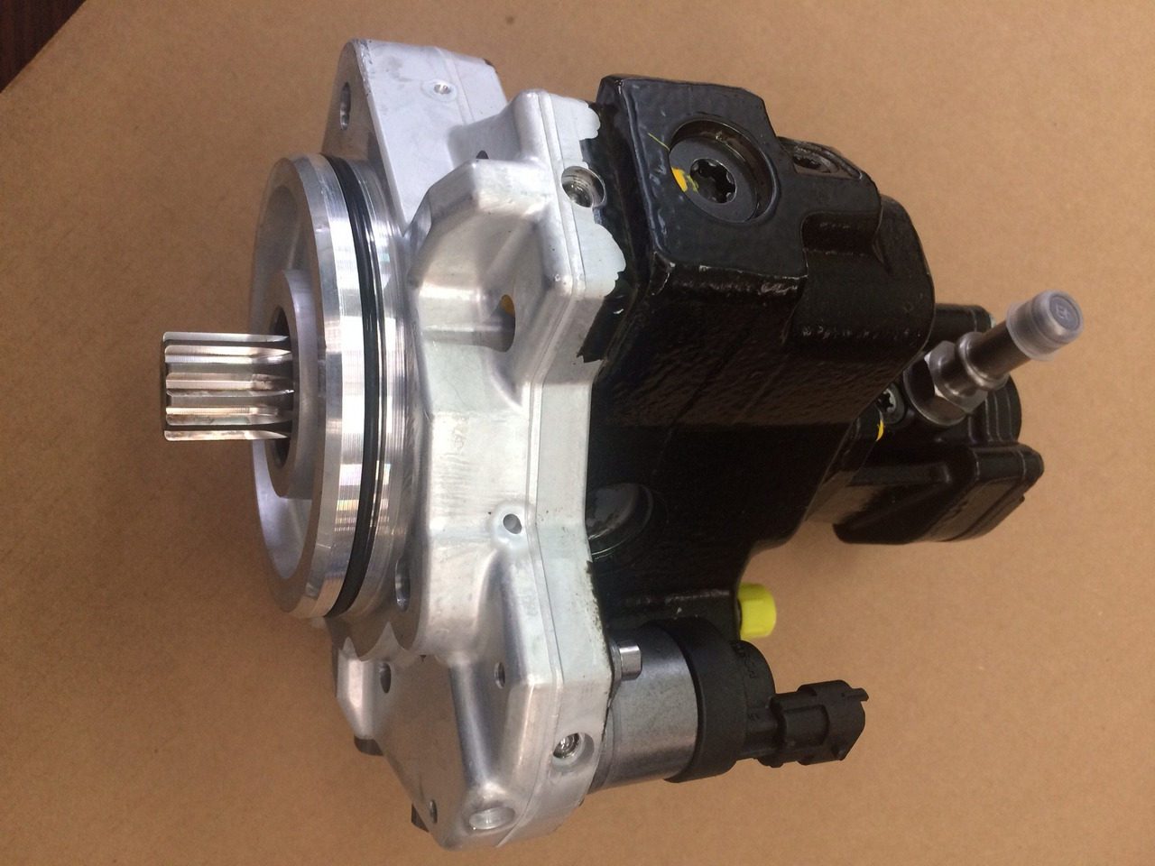 POMPA CARBURANTE ALTA PRESSIONE CP3.4+ / MOTORI MAN D2066 - D2676 - Bomba de combustible para Camión: foto 2 POMPA CARBURANTE ALTA PRESSIONE CP3.4+ / MOTORI MAN D2066 - D2676 - Bomba de combustible para Camión: foto 2