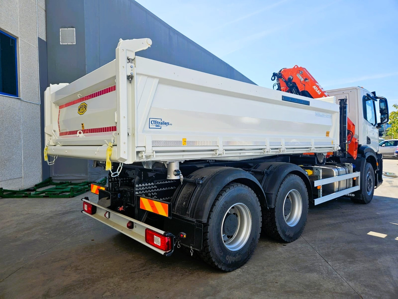 Iveco - Camión caja abierta, Camión grúa: foto 4 Iveco - Camión caja abierta, Camión grúa: foto 4
