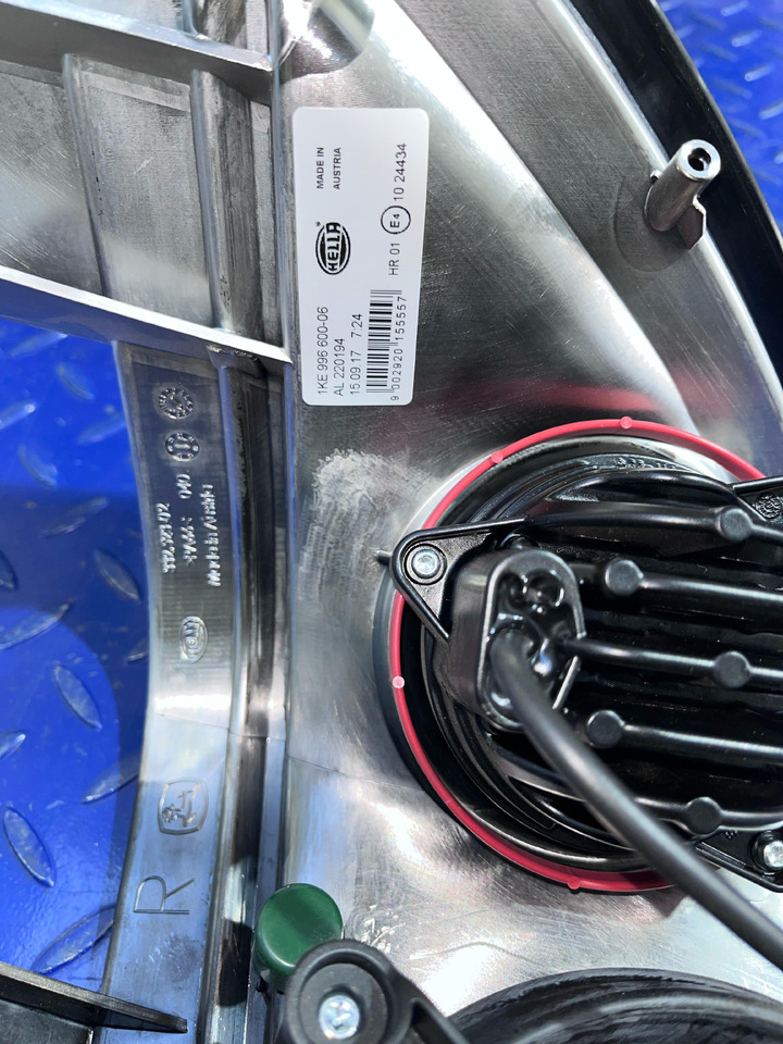 HELLA Headlight Set 1KE996 600-05 / 06 - Faro delantero: foto 5 HELLA Headlight Set 1KE996 600-05 / 06 - Faro delantero: foto 5