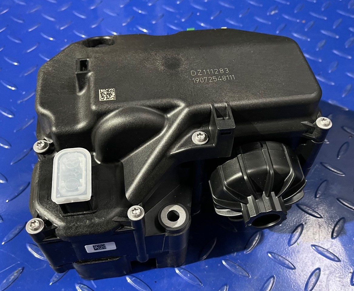 John Deere 8400 Harvester SCR Pump DZ111283 - Sistema de escape para Cosechadora: foto 1 John Deere 8400 Harvester SCR Pump DZ111283 - Sistema de escape para Cosechadora: foto 1