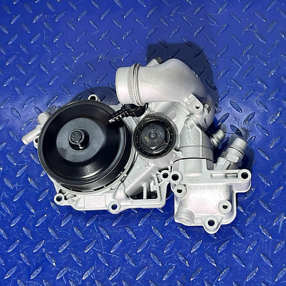 Mercedes Benz Waterpump Atego OM936 - Bomba de refrigerante: foto 1 Mercedes Benz Waterpump Atego OM936 - Bomba de refrigerante: foto 1
