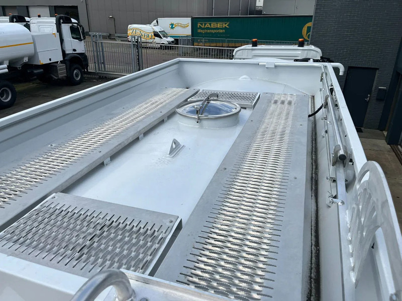 Leasing de Mercedes-Benz Arocs 3340 6x6 Water Tank Truck Mercedes-Benz Arocs 3340 6x6 Water Tank Truck: foto 19 Leasing de Mercedes-Benz Arocs 3340 6x6 Water Tank Truck Mercedes-Benz Arocs 3340 6x6 Water Tank Truck: foto 19