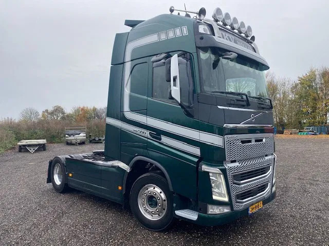 Volvo FH 500 XL euro 6 full spoilered, 2 x tank, modeljaar 2017 - Cabeza tractora: foto 2 Volvo FH 500 XL euro 6 full spoilered, 2 x tank, modeljaar 2017 - Cabeza tractora: foto 2