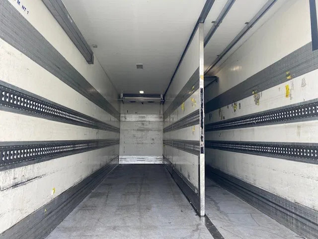 Volvo FM 330 koel vries 2 temperaturen ,CARRIER,met tussenwand, zijdeur en laadklep - Camión frigorífico: foto 4 Volvo FM 330 koel vries 2 temperaturen ,CARRIER,met tussenwand, zijdeur en laadklep - Camión frigorífico: foto 4