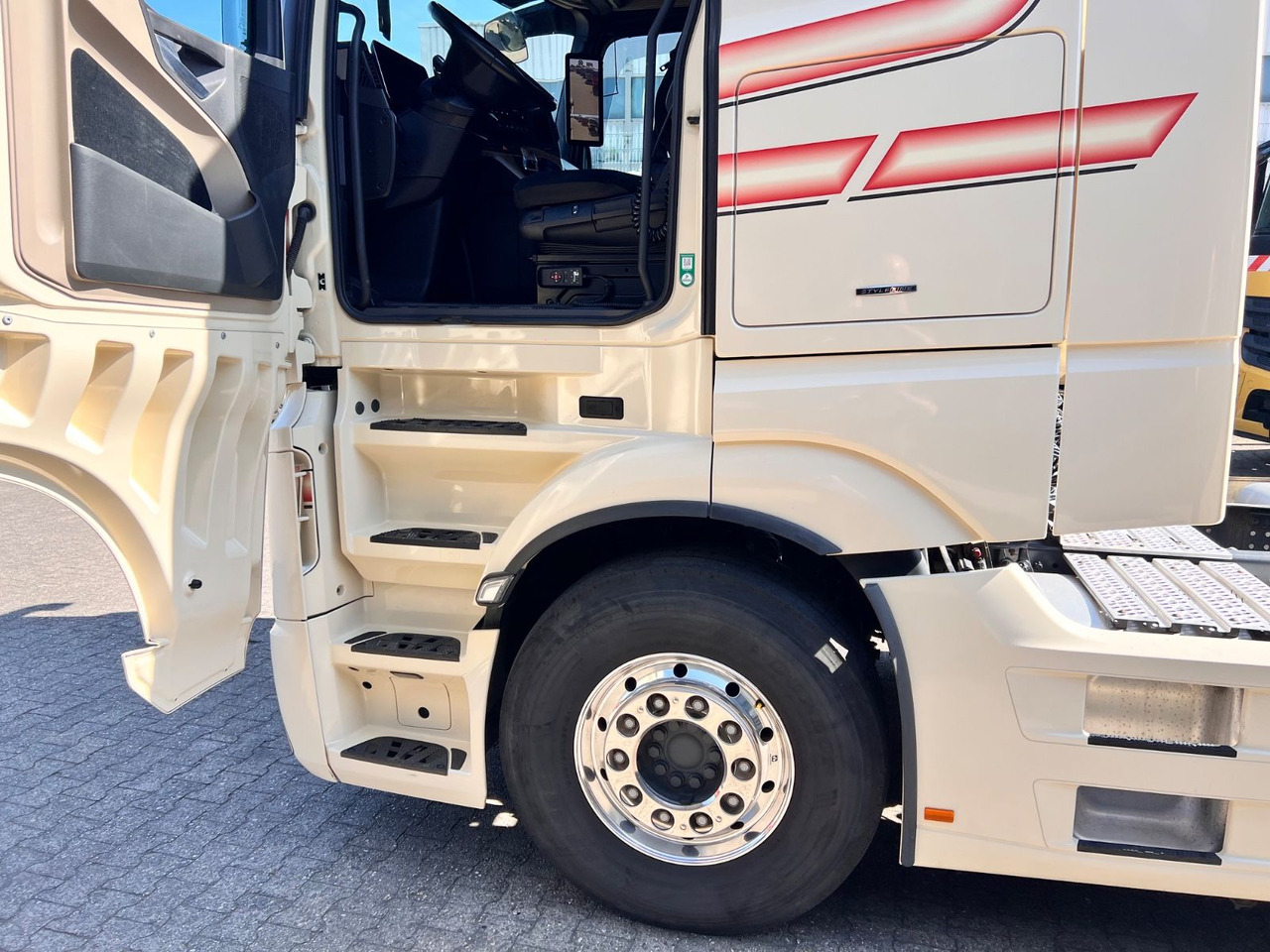 Mercedes-Benz 1848 LS Actros 5 GigaSpace - Cabeza tractora: foto 5 Mercedes-Benz 1848 LS Actros 5 GigaSpace - Cabeza tractora: foto 5
