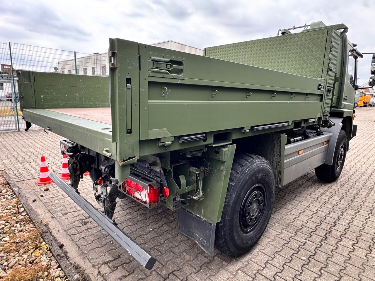 Mercedes-Benz 1018 Atego 4x4 Allrad Miltär Camper Expedition - Camión portacontenedore/ Intercambiable: foto 4 Mercedes-Benz 1018 Atego 4x4 Allrad Miltär Camper Expedition - Camión portacontenedore/ Intercambiable: foto 4