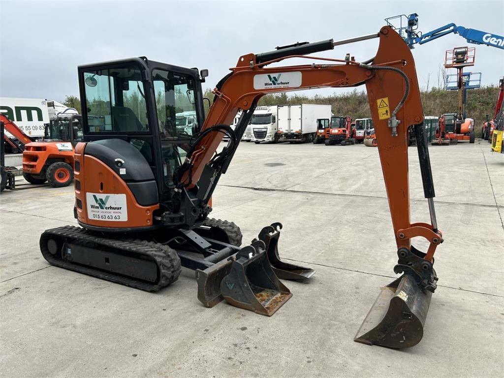 Hitachi ZX33U-6 (7789) - Miniexcavadora: foto 5 Hitachi ZX33U-6 (7789) - Miniexcavadora: foto 5