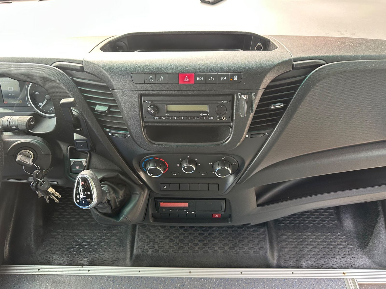 Leasing de  Iveco Rapido 70C18 (wenig Km*7.2t*33 Sitze) Rosero Iveco Rapido 70C18 (wenig Km*7.2t*33 Sitze) Rosero: foto 9